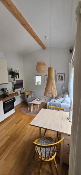 Tiny grey house with loft, 15 min from city center, Göteborg